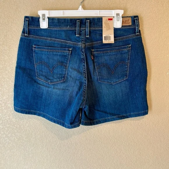 Levi's NWT Women's Blue Denim Shorts Mid Thigh Size 8 - Picture 3 of 8